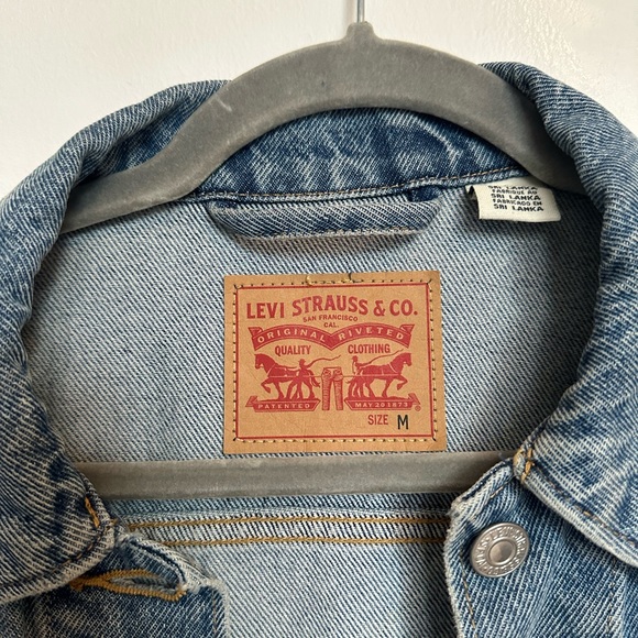 Levis classic Jean jacket - Picture 2 of 3
